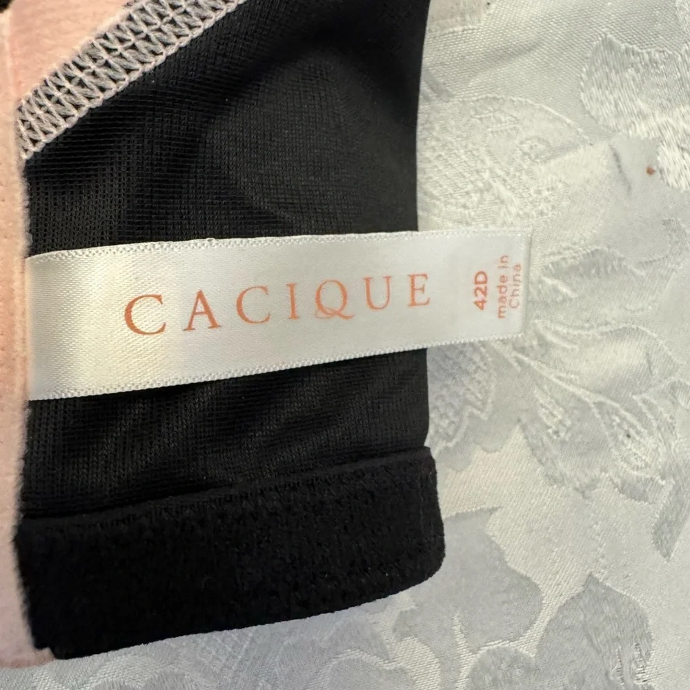 Cacique Lightly Lined T Shirt No Wire Bra Size 42D Black Pink Lace Floral Sexy‎ - Picture 3 of 8